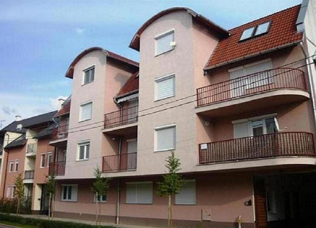 شقة Major Street Apartman Hajdúszoboszló المظهر الخارجي الصورة